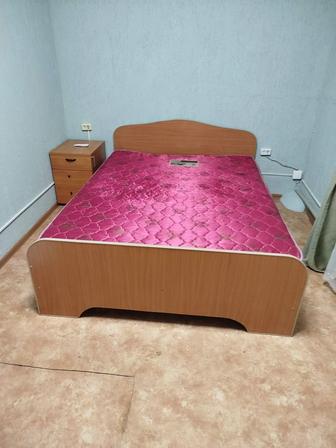 Продам кровать, тумбочку