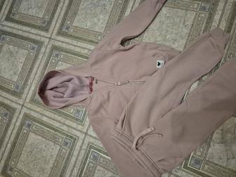 Продам спортивный костюм