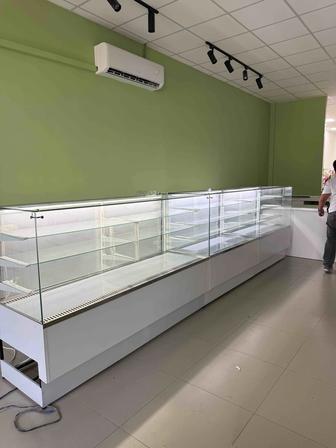 Витринный холодильник кондитерская витрина