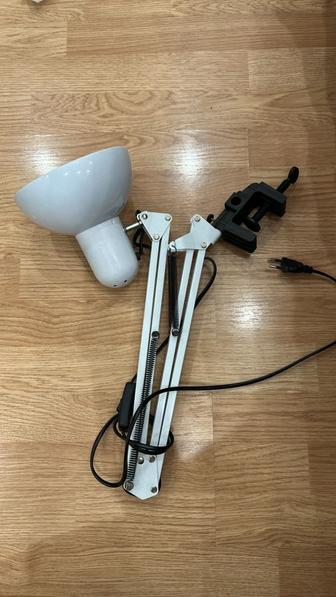 Настольная лампа