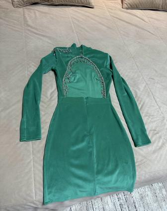 Платье зеленое
