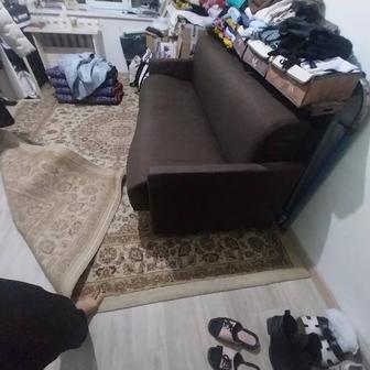 Срочно продаю раскладной диван