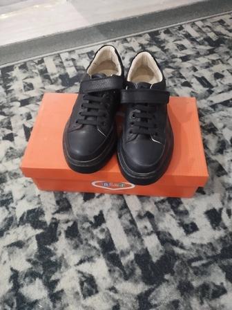 Продам детские кожаные туфли