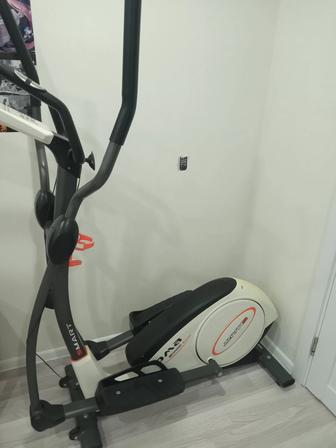 Продам эллиптический тренажер