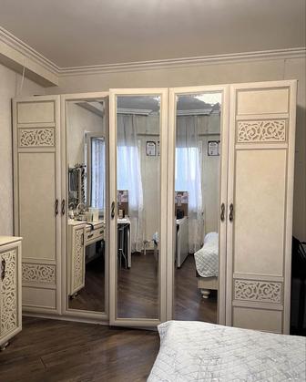 Срочно продам гарнитур в отличном состоянии