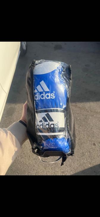 Боксерские перчатки