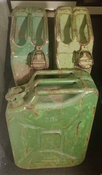 Советские металлические канистры 20 л (армейские) 3 шт живые, не текут