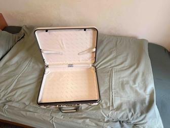 Металевий кейс-чемодан