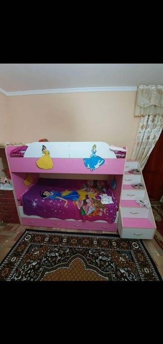 Детская двухъярусная кровать