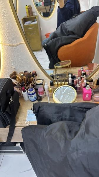 надо модель на макияж