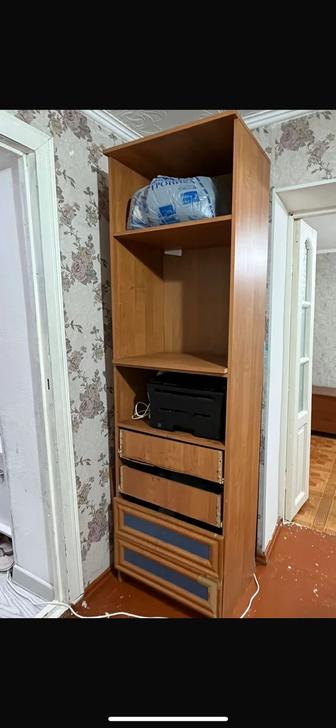 Книжный шкаф