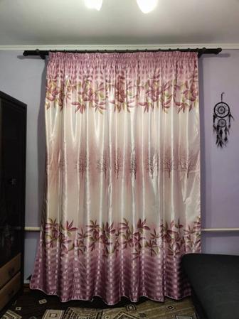 Красивая розовая штора (шторы)