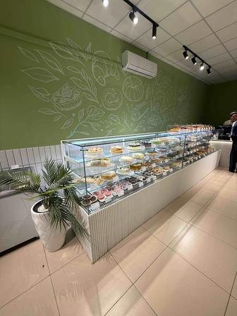 Витринный холодильник кондитерская витрина