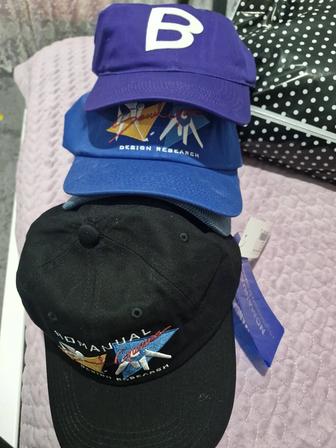 Кепки в продаже