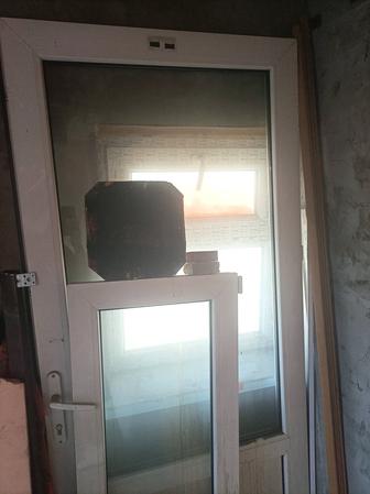 Продам пластиковые окно и дверь.