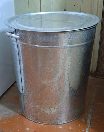 Оцинкованные баки100 л и 32 л