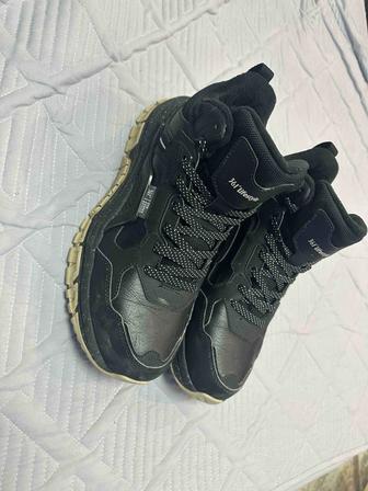 Продам зимние теплые кроссовки брал за 45 тысяч