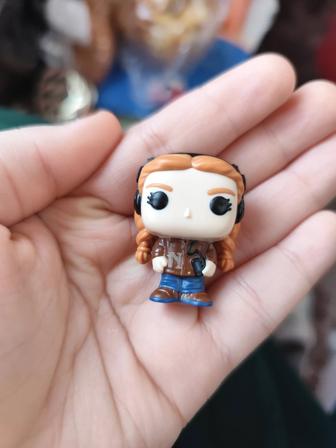 Фигурка Макс из Kinder Joy Stranger Things