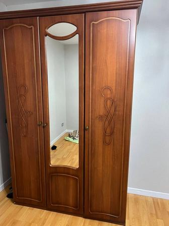 Продам спальный гарнитур