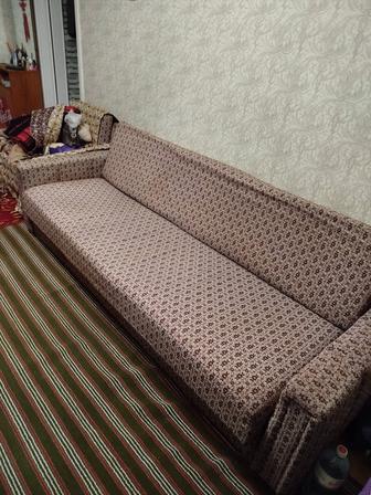 Отдам бесплатно диван и шкаф