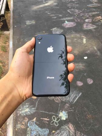 Продаю iPhone XR идеальный