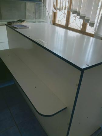 Продам шкафы торговые