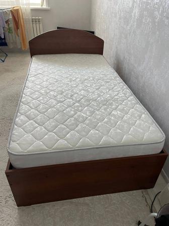 Продам односпальную кровать с матрасом