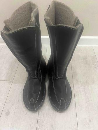 Продам новые ичиги 44 размер.