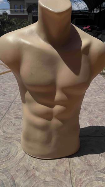 Продам манекены женские и мужские
