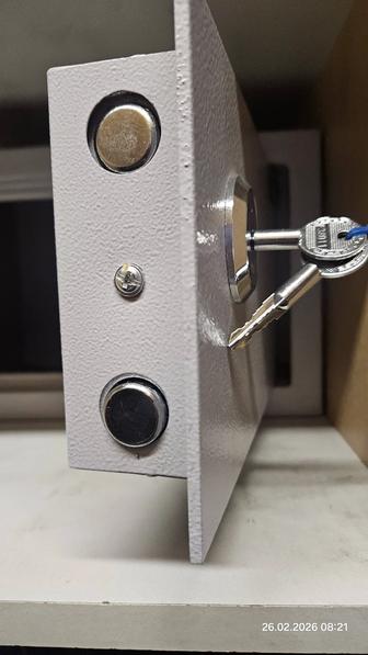 Сейф металлический для документов и денег