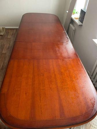 Деревянный стол