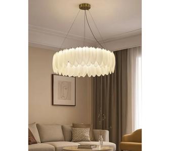 Продается новая запечатанная люстра