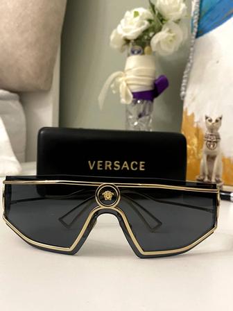 Солнечные очки Versace