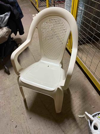 Продам пластиковый стул