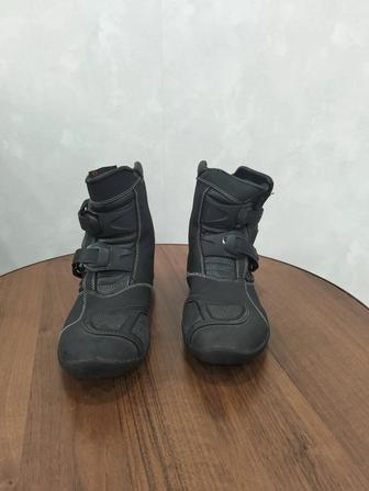 Мотоботы Modeka