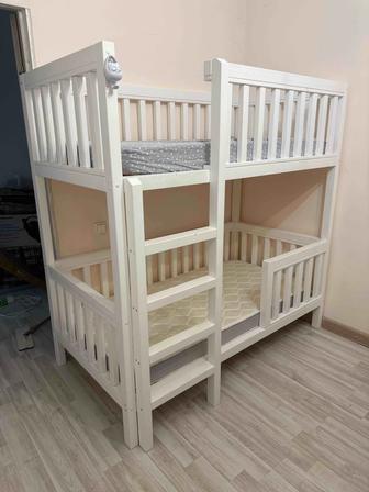 Продам двухъярусную кровать. Деревянную. Хорошего качества