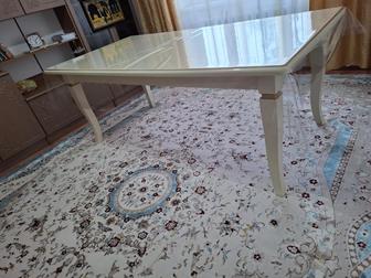 Кресло и стол