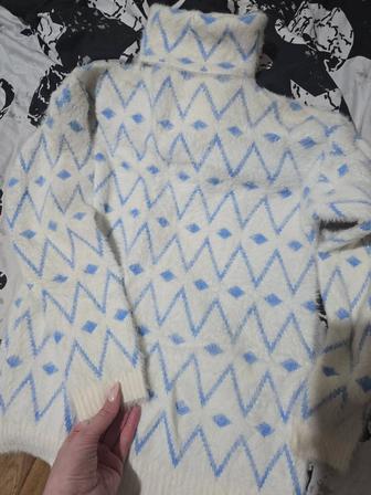 Кофта теплая отдам за вкусняшку