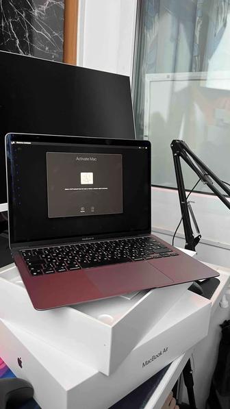 Продам Ноутбук Apple MacBook Air 13 2020 13.3 / 8 Гб / SSD 256 Гб / macOS