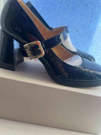 Срочно натуральная кожа Мэри Джейн