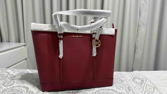 Сумка Michael Kors из линии Jet Set Travel