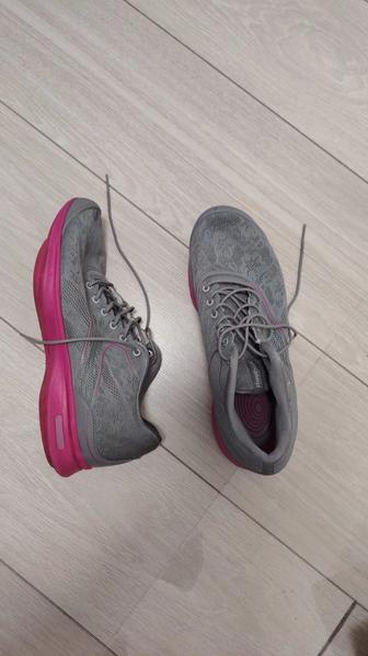 Продам кроссовки
