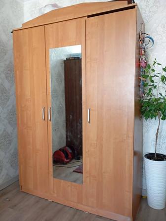 Продам шкаф вместительный