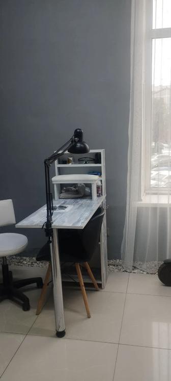 Продам маникюрный стол с вытяжкой