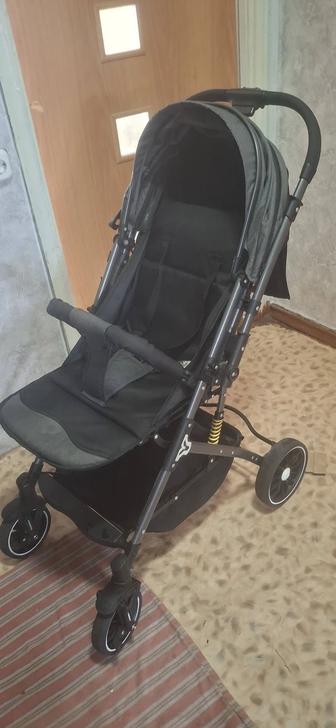 Продам прогулочную коляску