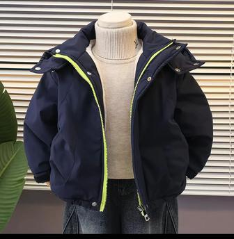 Новая демисезонная куртка для мальчика