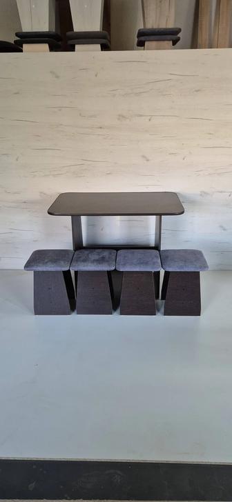 Обеденная зона стол/табуретки