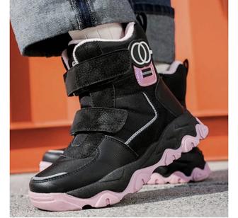 Продам зимние ботинки девочку