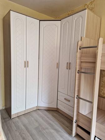 Шкаф угловой