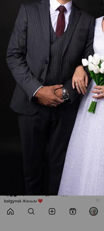 Продам абсолютно новый костюм 46 размера, одевал только на свадьбу